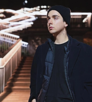 Когда клуб отменен: MÉLOVIN собрал 10 тысяч человек на пляже и 75 тыс. для ВСУ