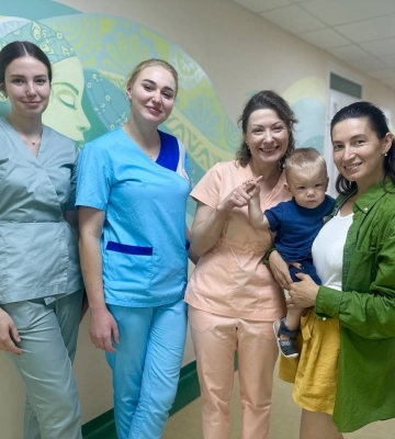 Медсестра з Луцька стала хресною передчасно народженому малюку, якого виходжувала в реанімації