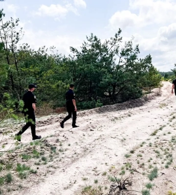 В Ровенской области третьи сутки ищут пенсионера, который заблудился в лесу во время сбора грибов