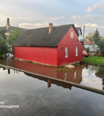 На Рівненщині рятувальники ліквідовують наслідки негоди (ФОТО)