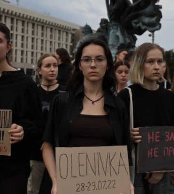 Річниця теракту в Оленівці: в Києві пройшла акція-нагадування про загиблих військовополонених