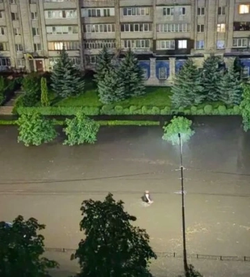 Місто-супутник однієї із АЕС затопила злива (фото, відео) Місто-супутник однієї із АЕС затопила злива (фото, відео)