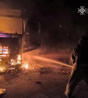 На Дніпропетровщині окупанти вдарили по рятувальниках під час гасіння пожежі