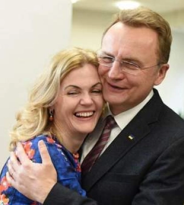 Чверть століття разом. Садовий показав фото з дружиною у річницю їхнього шлюбу