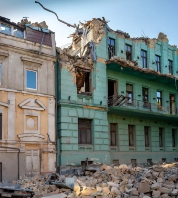 В Одесі розпочали відновлення будинку, зруйнованого обстрілами