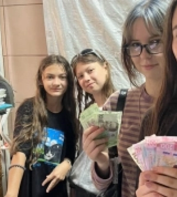 Діти у центрі Рожища наспівали 2310 гривень на авто для захисників, треба ще 30 тисяч