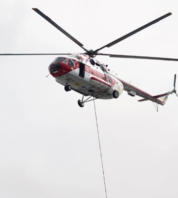 У Києві до ліквідації наслідків російської атаки залучили авіацію ДСНС