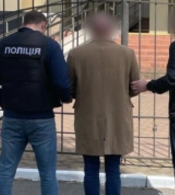 35 тисяч доларів за формальну службу: в Одесі справу 49-річного чоловіка передали до суду