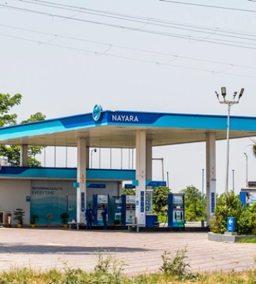 Індійський НПЗ скоротив переробку нафти після санкцій Євросоюзу, - Reuters