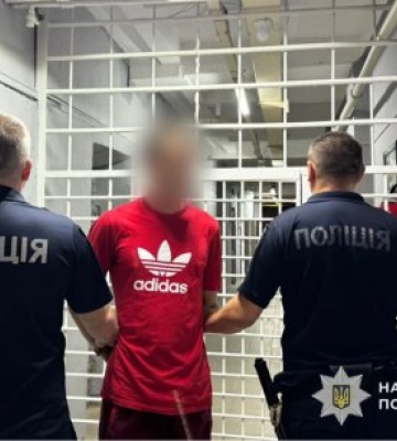 В Ужгороді затримали двох грабіжників: один з них надкусив жертві вухо