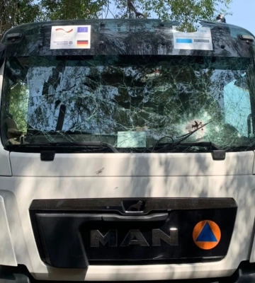 Російський дрон атакував вантажівку ДСНС у Херсоні. Поранені двоє рятувальників