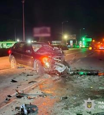 У Полтаві пяний водій врізався у вантажівку: постраждала пасажирка