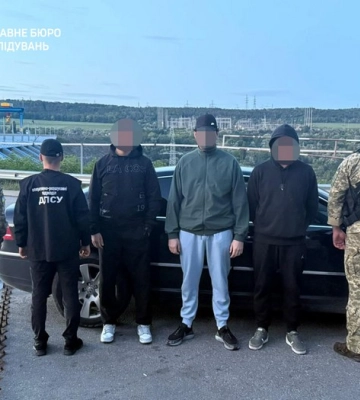 Повідомлено про підозру правоохоронцю та його спільнику, яких затримали на Буковині при спробі вивезення ухилянтів до Молдови