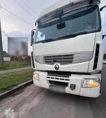 У Сарнах нетверезий водій вантажівки з пошкодженими шинами порушував ПДР