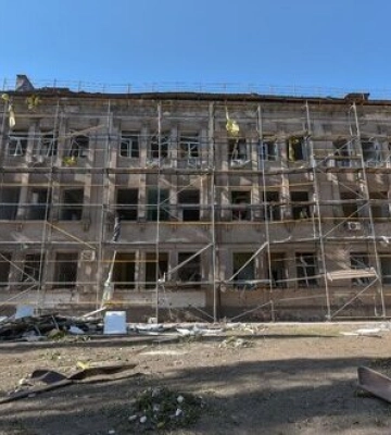 Удар РФ по Кам’янському: кількість постраждалих зросла до 22 осіб. ФОТОрепортаж