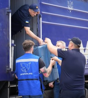 "Нове життя — з надією в серці: на Закарпатті зустріли родини з Дніпропетровщини"