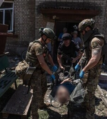 Рашисти скинули три ФАБи на Костянтинівку. Поранено трьох цивільних. ФОТОрепортаж