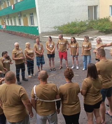 Весілля на районі: у селищі на Волині побралася закохана пара