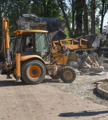 Вночі російська армія завдала ракетного удару по Кам’янському: загинули двоє людей, є поранені