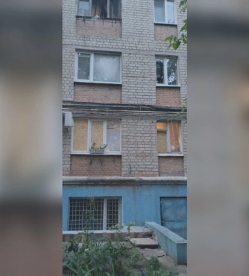 Вибиті понад пів сотні вікон: комунальники усувають наслідки ударів