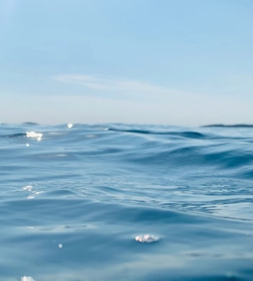 Троих подростков на матрасе унесло в море в Одессе