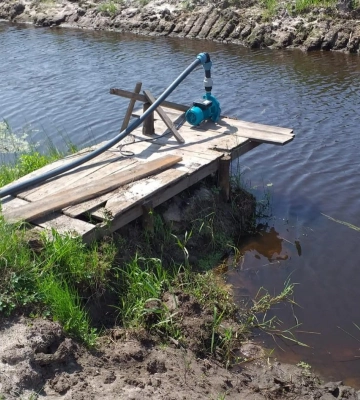 Помпа на березі: на Рівненщині виявили незаконне використання води з річки