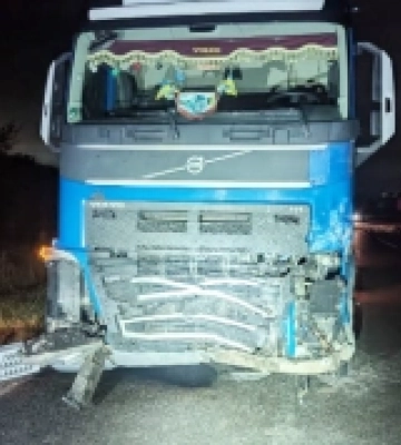 ДТП у Рівненському районі: Renault врізався у фуру після наїзду на косулю