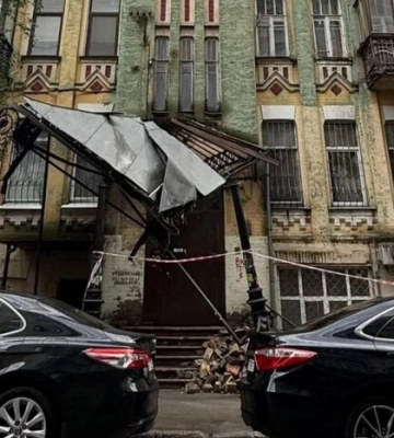 У Києві буревій пошкодив пам’ятку архітектури на Лук’янівці