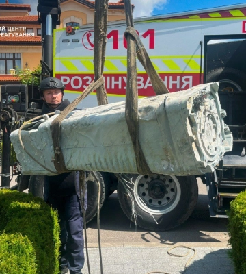 У Києві до ліквідації наслідків російської атаки залучили авіацію ДСНС