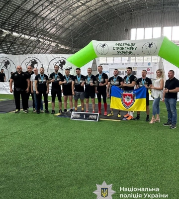 Поліцейські з Черкащини змагалися на турнірі зі стронгмена
