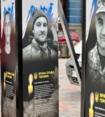 У Рівному встановили 21 портрет полеглих захисників на Майдані Незалежності
