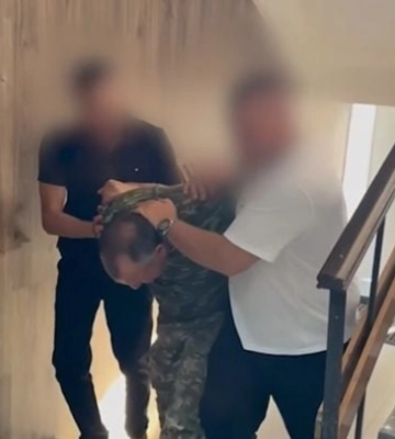 В Мелитополе гастролер в камуфляже выменял у местного жителя iPhone на китайскую подделку