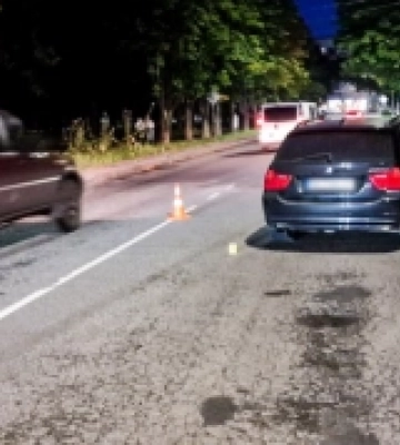 У Рівному суд відправив під нічний арешт водія BMW, який на смерть збив жінку з собакою