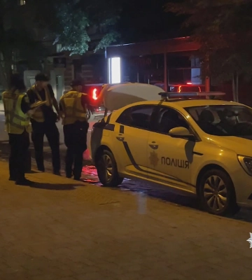 В Івано-Франківську троє молодиків нападали на перехожих (відео)