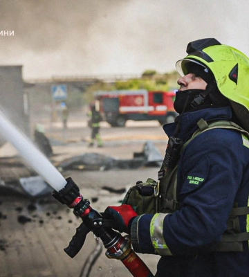 &quot;Я прийшов до тями вже на даху&quot;. Інженер — про удар Росії по складах у Васищевому під Харковом