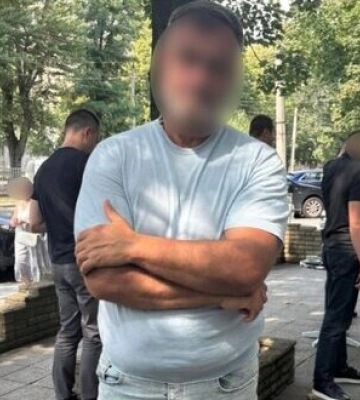 За 25 тис. євро обіцяв влаштувати дівчину на керівну посаду до Офісу Генпрокурора: Затримано шахрая. ФОТО