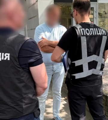 У Дніпрі затримали чоловіка, який за 25 тисяч євро обіцяв дівчині посаду в прокуратурі