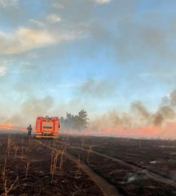 Пожары на Луганщине: огонь подобрался к селу