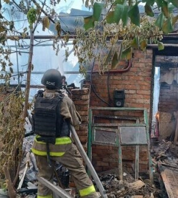 Росіяни атакували два райони Дніпропетровщини: пошкоджено будинки, багатоповерхівку та магазини. ФОТОрепортаж