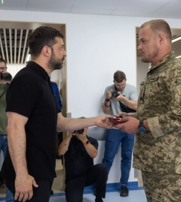 Президент вручив ордени медикам волинської «сотки»
