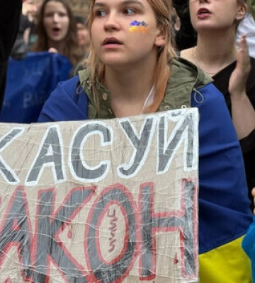 У Києві дев’ятий день протестують проти закону, який обмежує повноваження НАБУ і САП. ФОТОрепортаж