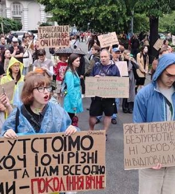 Законопроект Зеленского по НАБУ и САП. В Киеве и других городах люди вышли на протест накануне голосования в Раде —фото, видео