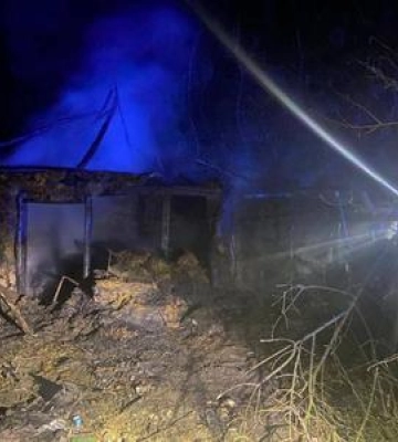 Пожежа та пошкоджений будинок: наслідки нічної атаки на Полтавщині