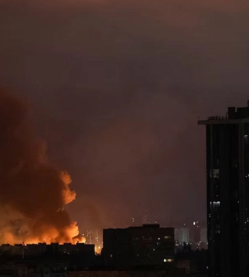 У Києві ракета зруйнувала під&#039;їзд дев&#039;ятиповерхівки: у столиці вже два десятка поранених