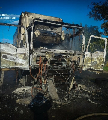 На Львівщині під час руху загорівся вантажний автомобіль, - ФОТО
