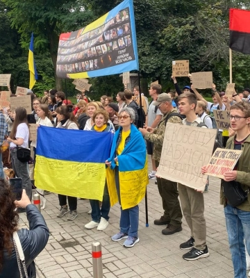 У Києві перед засіданням Верховної Ради зібрався мітинг за відновлення незалежності НАБУ і САП