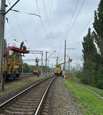 У Києві через масовану атаку РФ пошкоджено залізничну інфраструктуру
