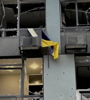Потрощені вікна та авто. Росіяни вдарили біля ЖК «Республіка» у Києві (відео)