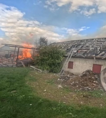 Вогонь знищив речі, солому та пиломатеріали: у селі на Рівненщині горіли господарські будівлі