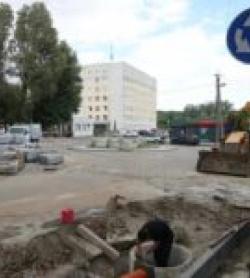 У Львові оновлюють територію біля онкоцентру